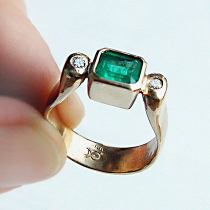 18k yellow gold ring, emerald & diamond